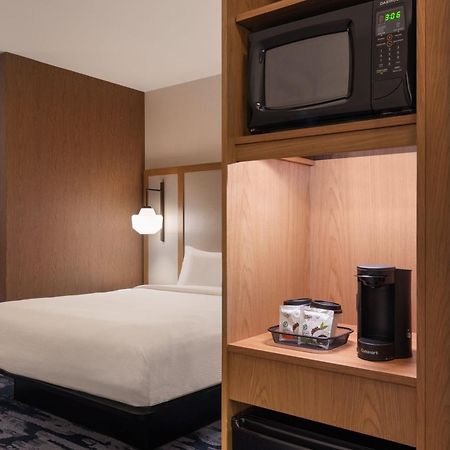 Fairfield Inn & Suites By Marriott Cleveland Tiedeman Road Brooklyn Bagian luar foto