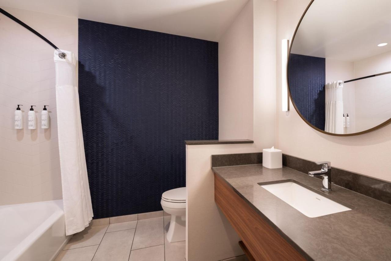 Fairfield Inn & Suites By Marriott Cleveland Tiedeman Road Brooklyn Bagian luar foto