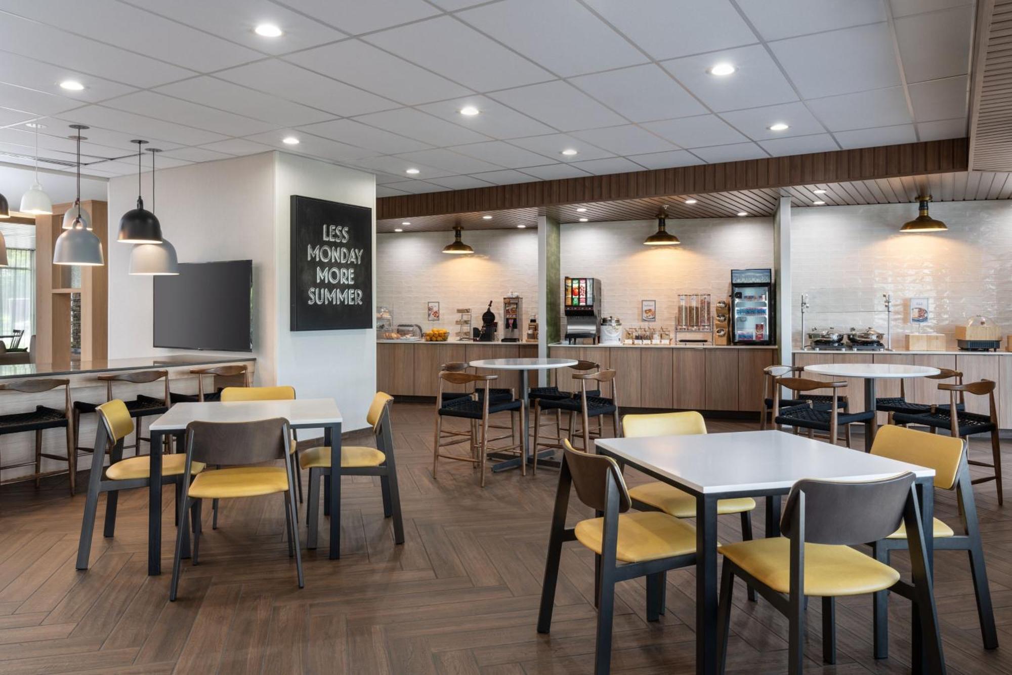 Fairfield Inn & Suites By Marriott Cleveland Tiedeman Road Brooklyn Bagian luar foto